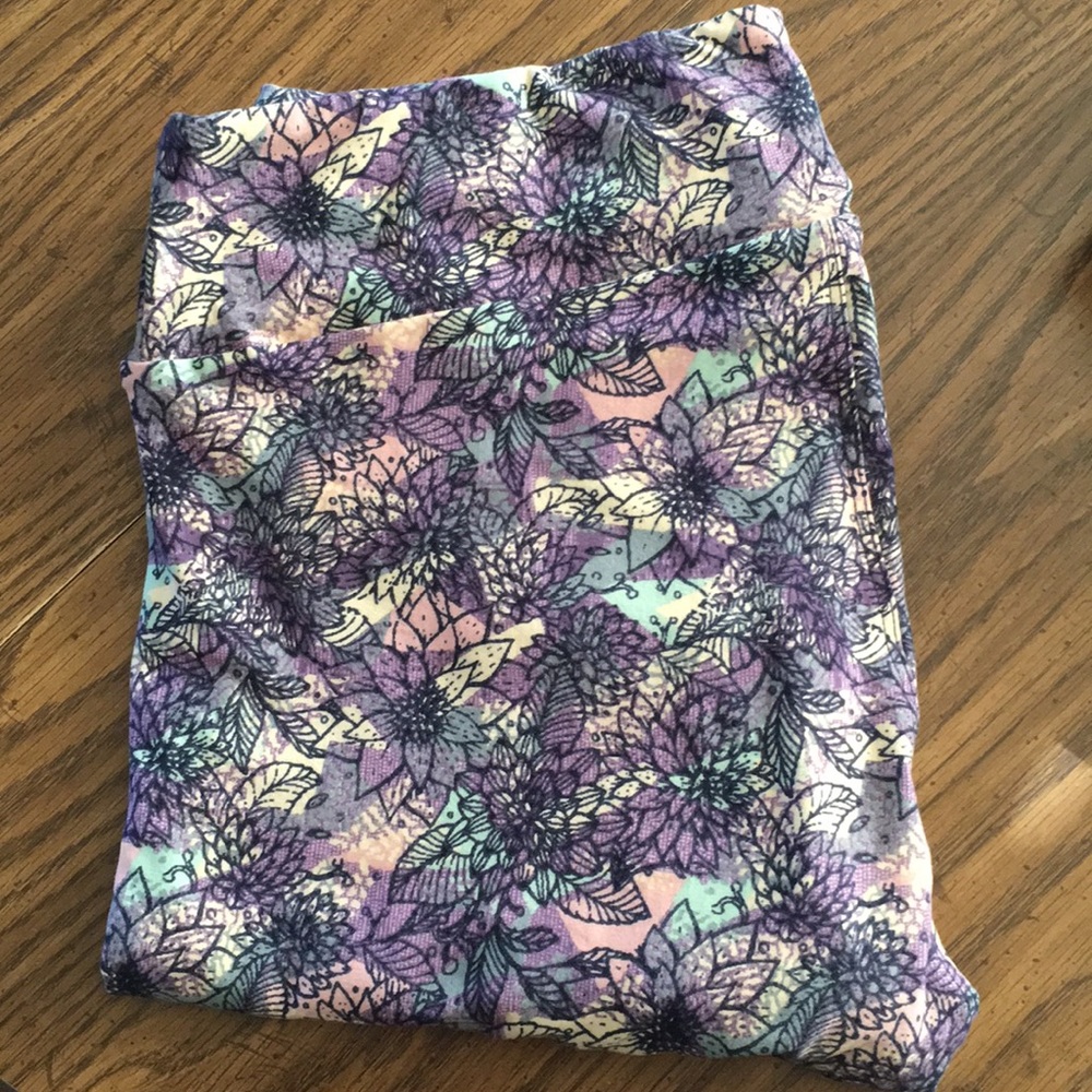 Tall and Curvy LuLaRoe Leggings